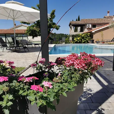 Traumhaftes Mit Salzwasserpool, Willkommendrink, Grillbereich - Bei Rovinj * Pajkovici