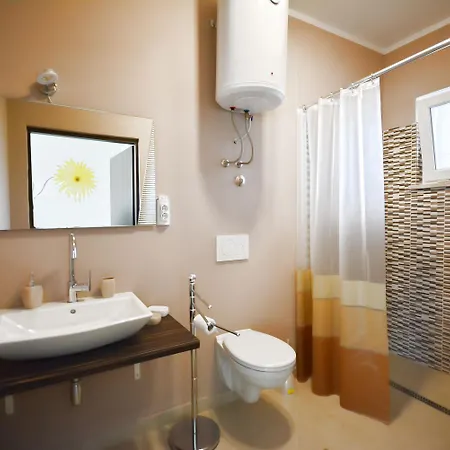 Apartment Traumhaftes Mit Salzwasserpool, Willkommendrink, Grillbereich - Bei Rovinj